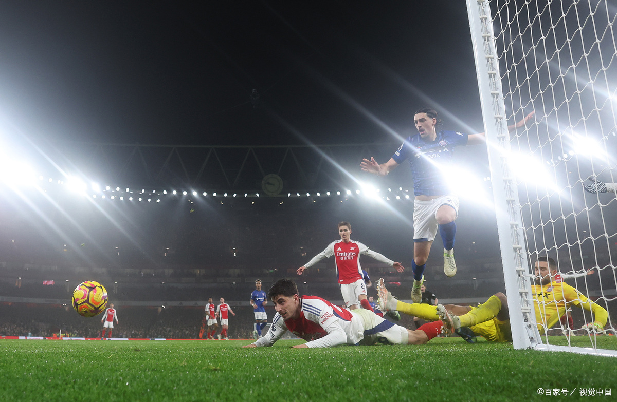 足球赛事开战在即,球员们备战彼此磨砺 足球赛事开战在即,球员们备战彼此磨砺