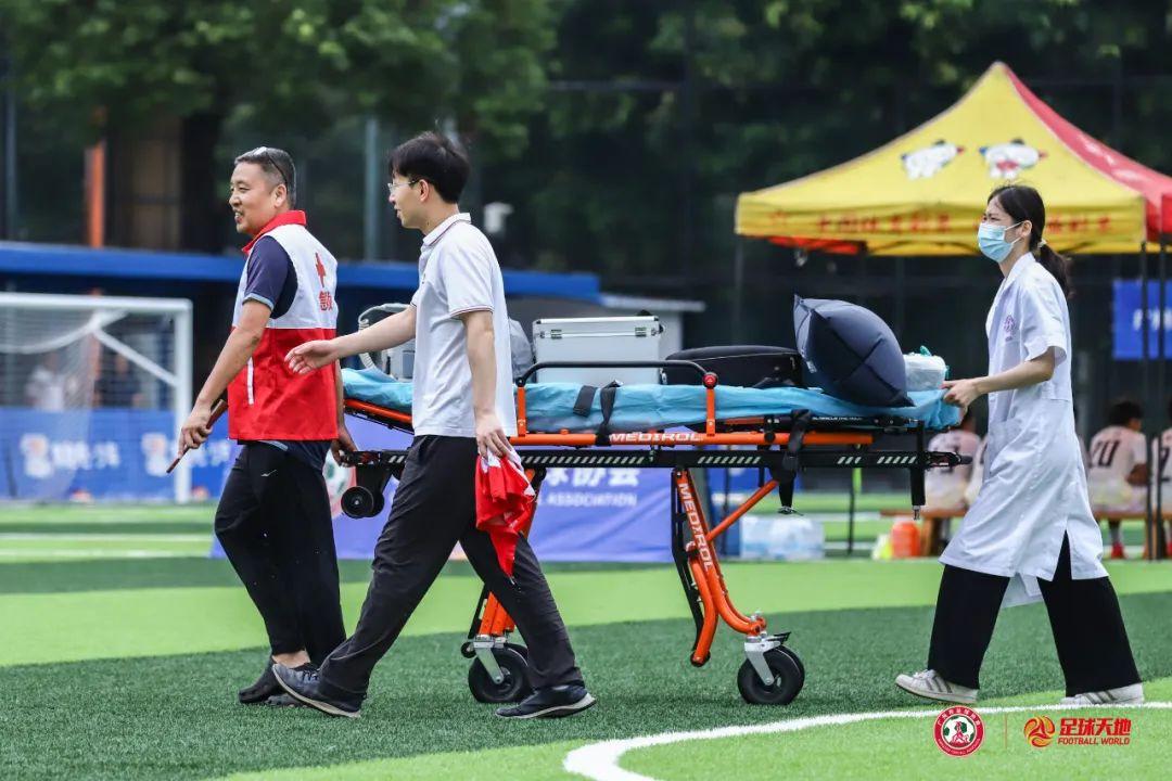 关于大型足球比赛筹备工作有序进行，组委会紧张工作中的信息