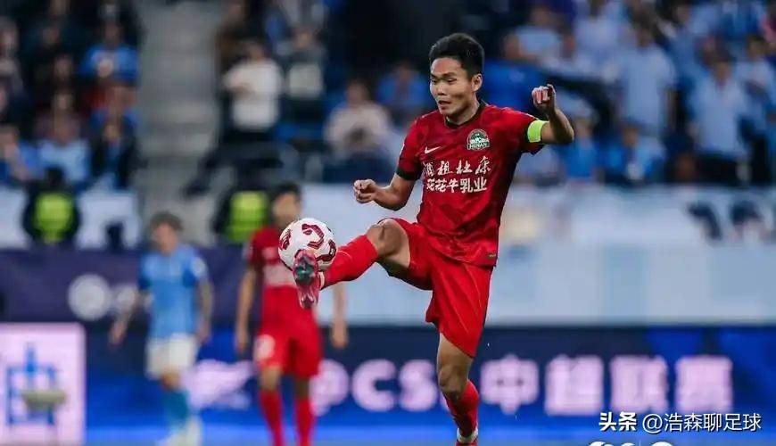 关于国内足球联赛：武汉主场迎战杭州，谁胜谁负？的信息