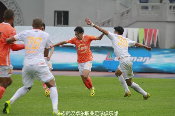 武汉卓尔青训营举行比赛评选优秀球员