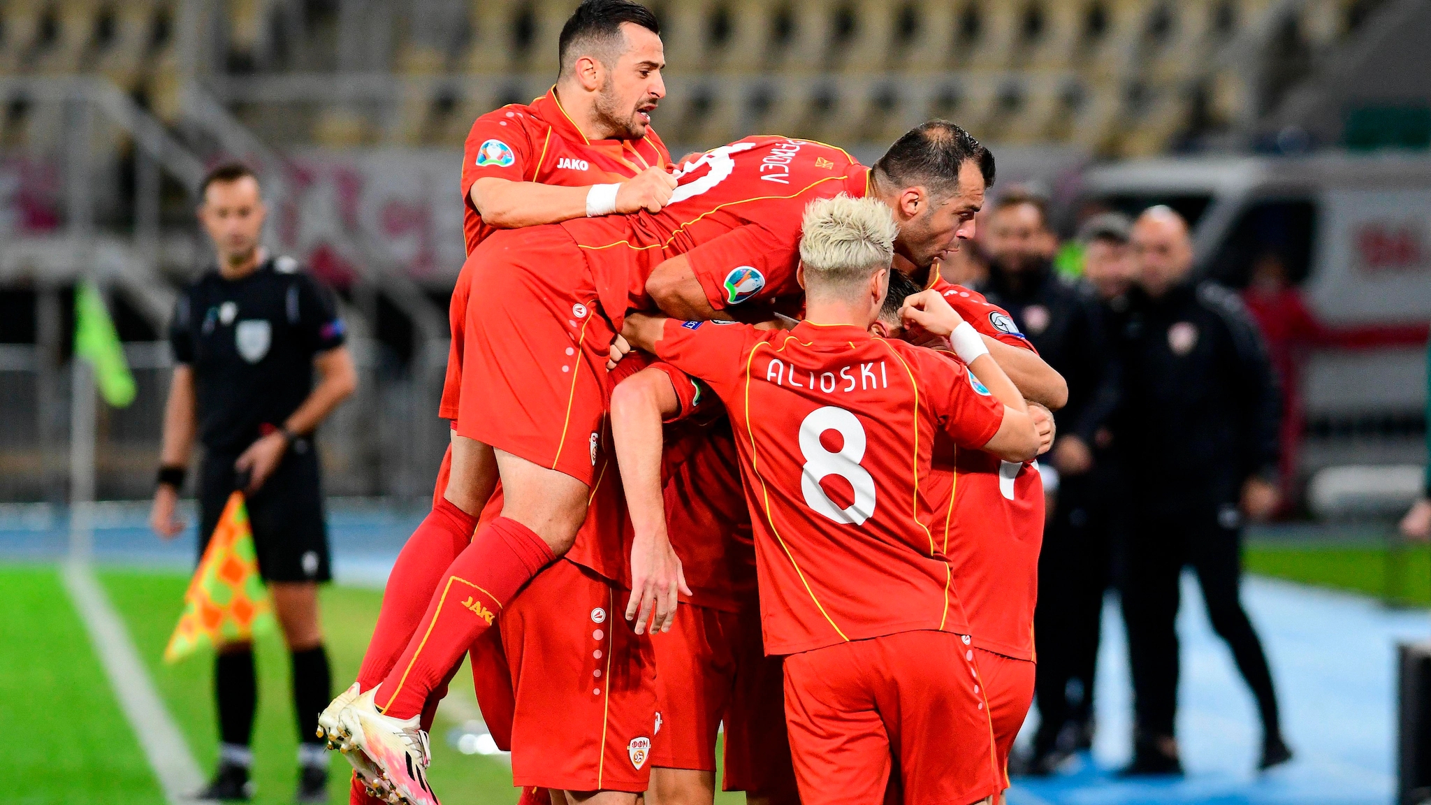 爱游戏竞技-欧洲杯比赛进入决赛阶段，李华表现出色